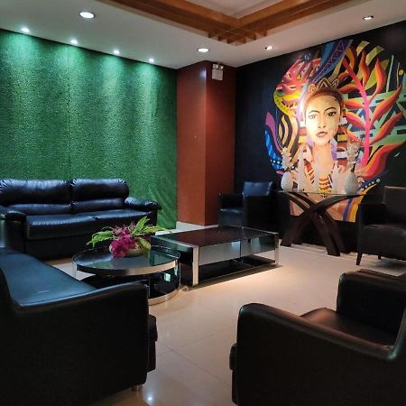 Greenwindows Hotel Davao Bagian luar foto