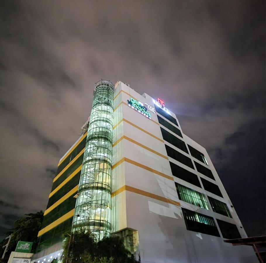 Greenwindows Hotel Davao Bagian luar foto