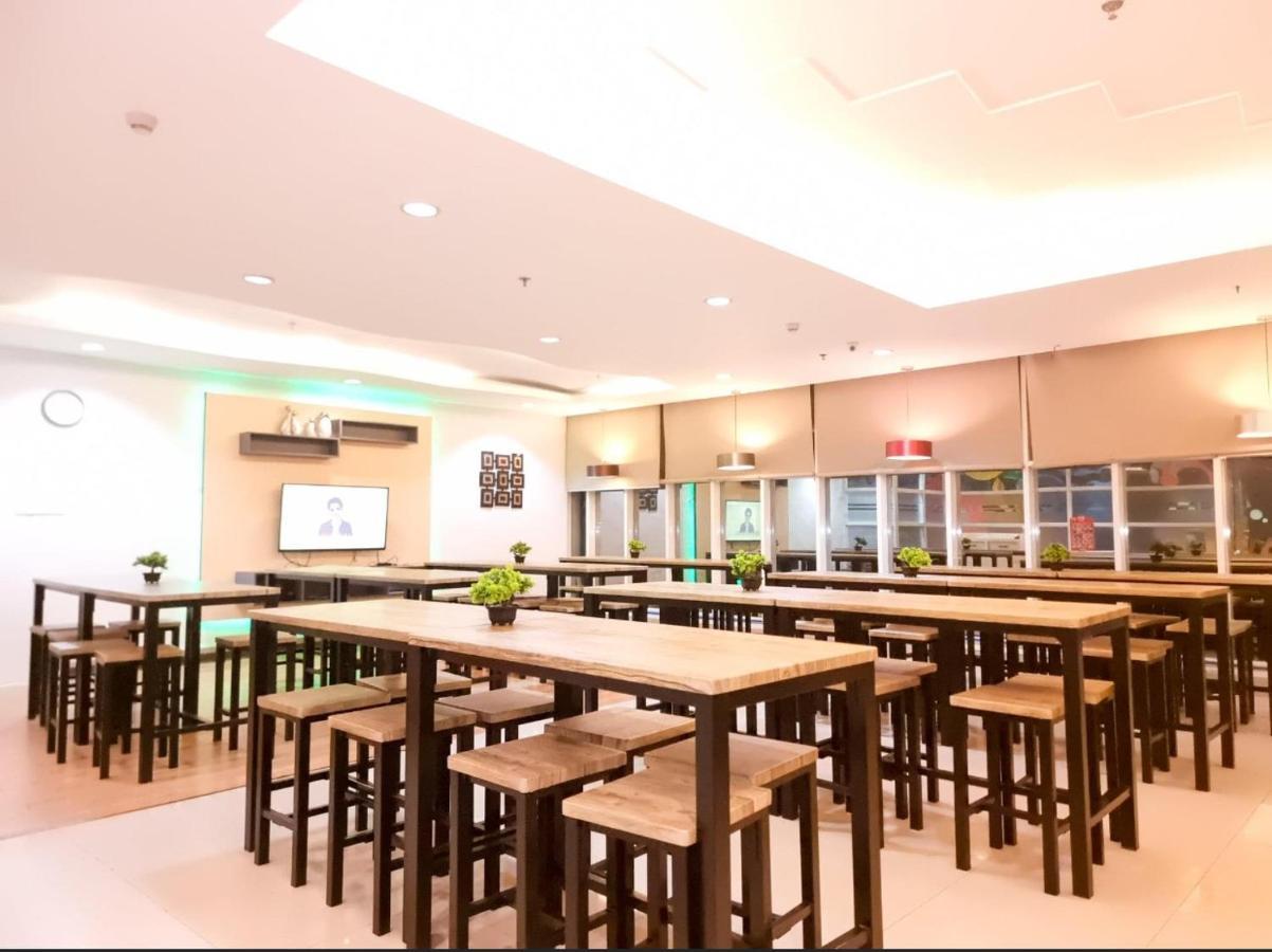 Greenwindows Hotel Davao Bagian luar foto