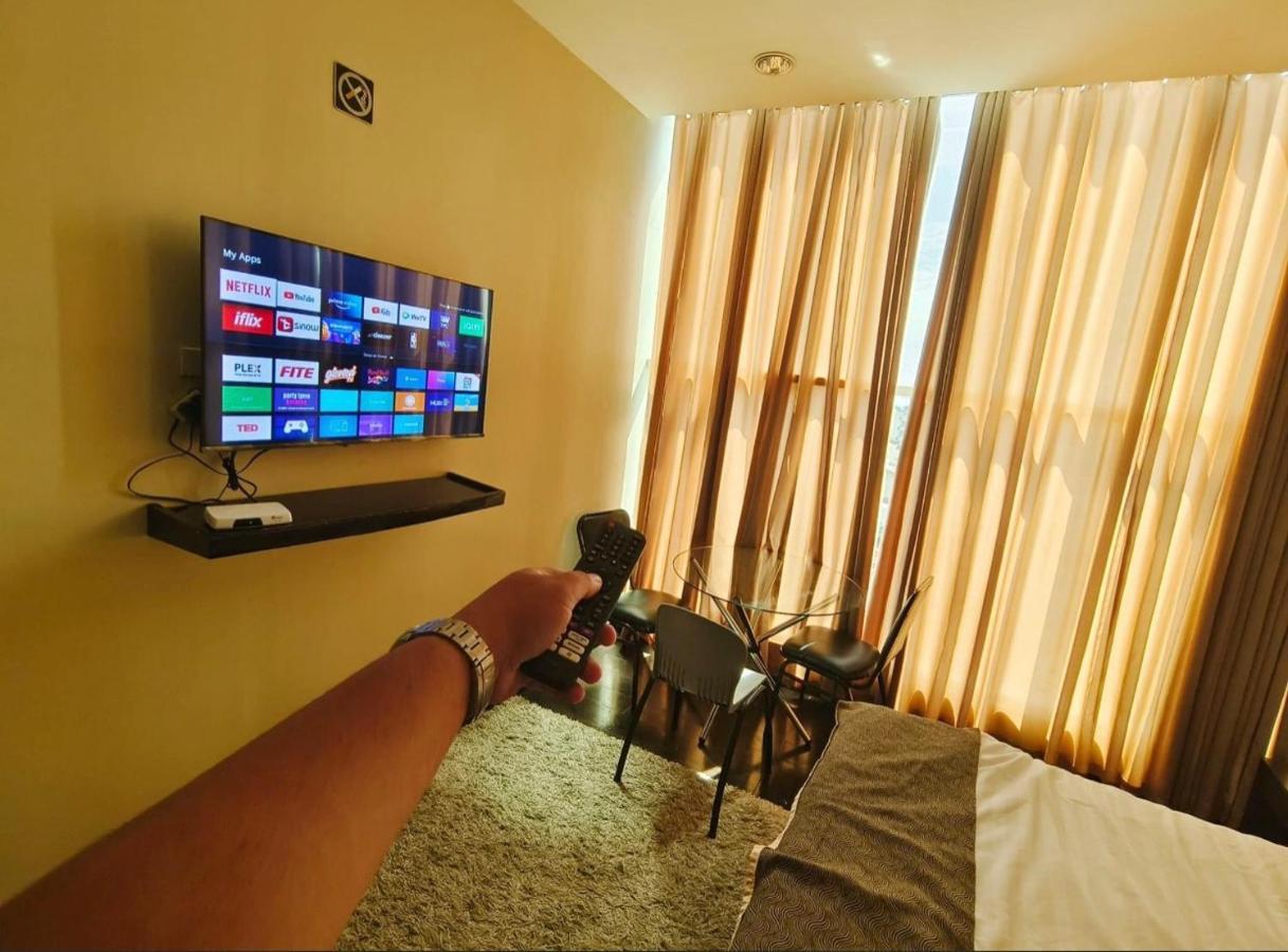 Greenwindows Hotel Davao Bagian luar foto