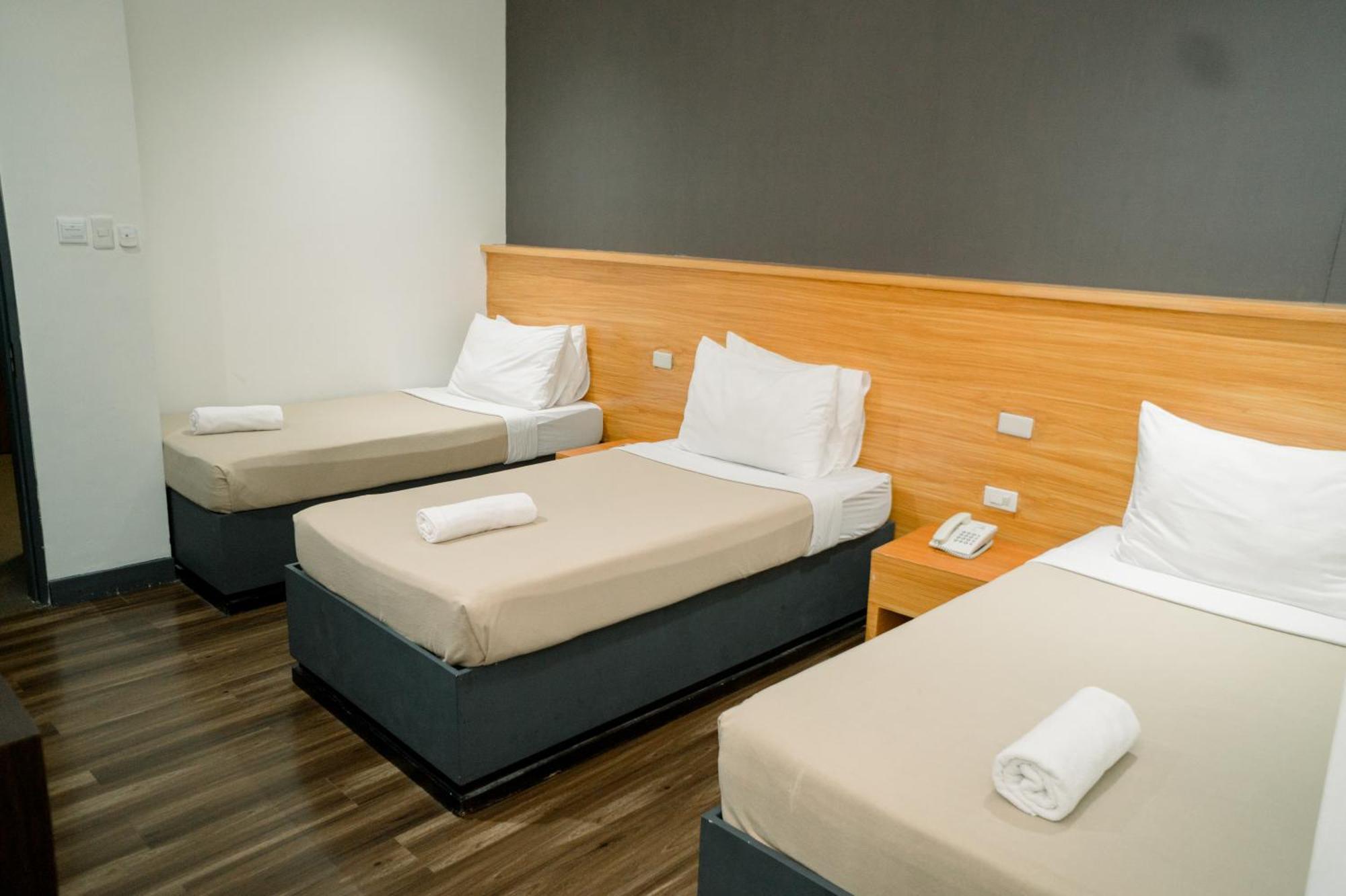 Greenwindows Hotel Davao Bagian luar foto