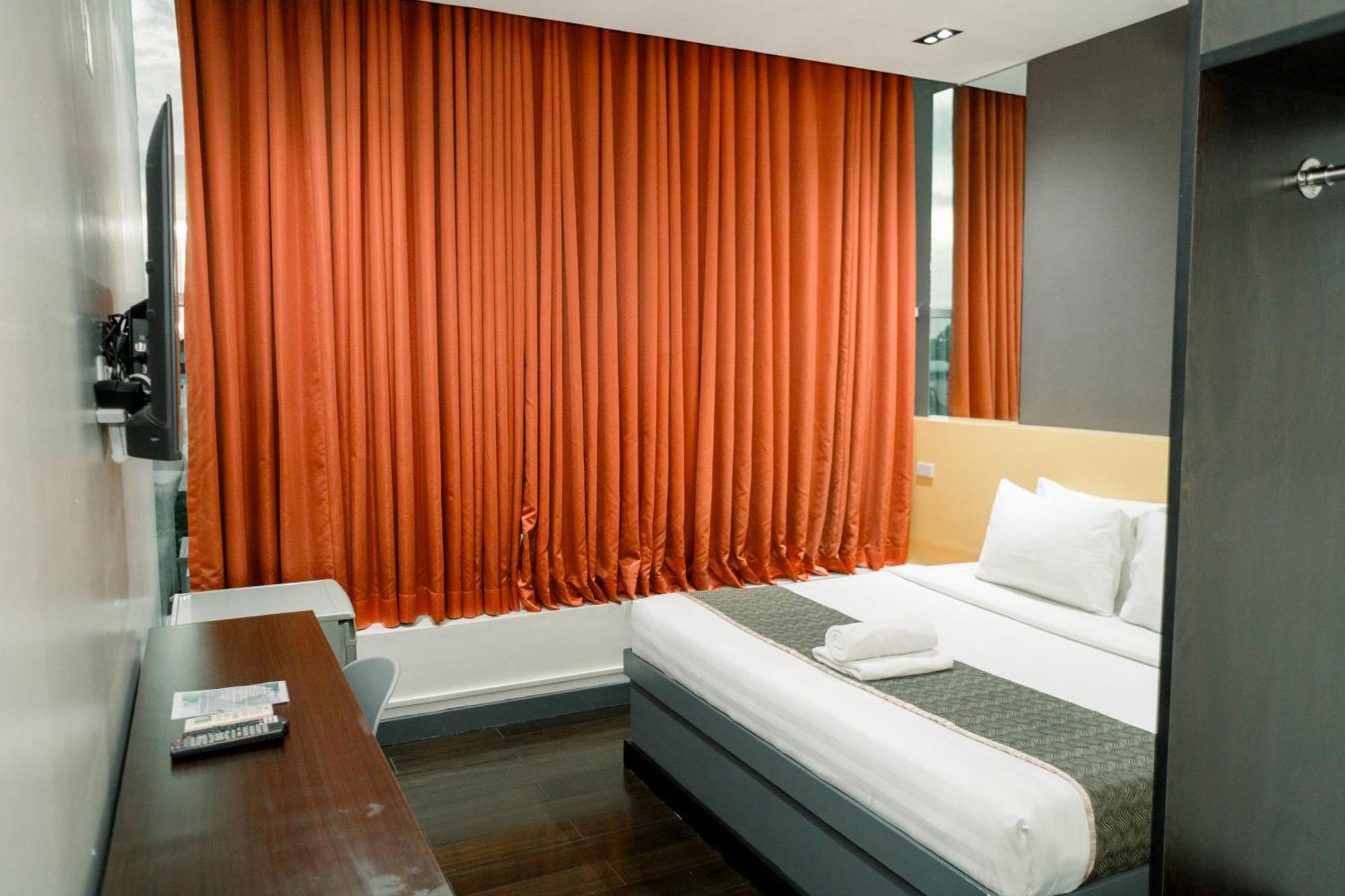 Greenwindows Hotel Davao Bagian luar foto